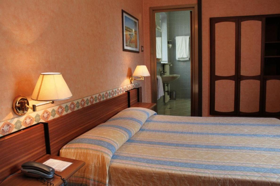 Hotel Milano Триест Стая снимка